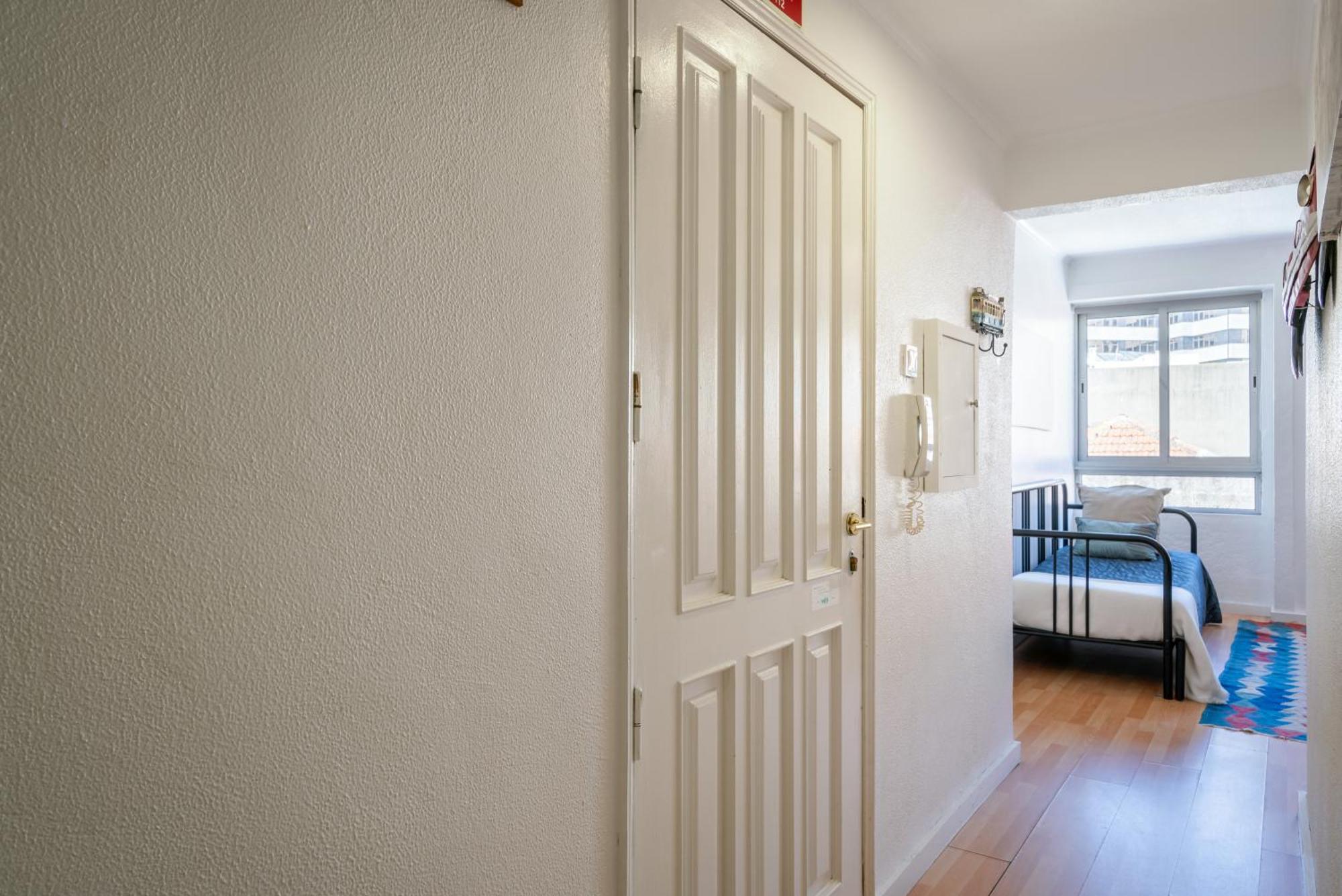 Host Wise - Large Flat W Terrace - Ace Location At Aliados Daire Porto Oda fotoğraf