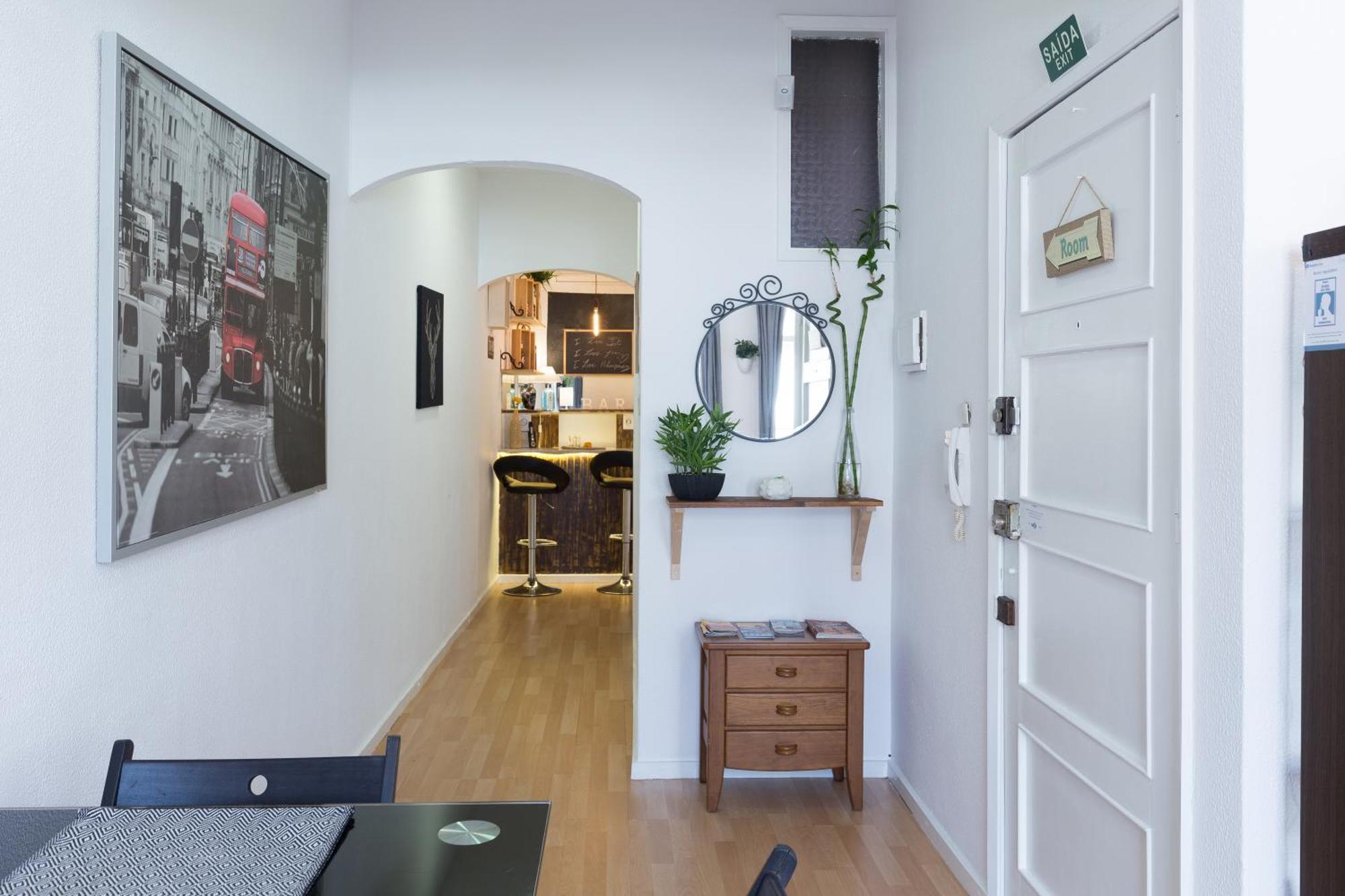 Host Wise - Large Flat W Terrace - Ace Location At Aliados Daire Porto Oda fotoğraf