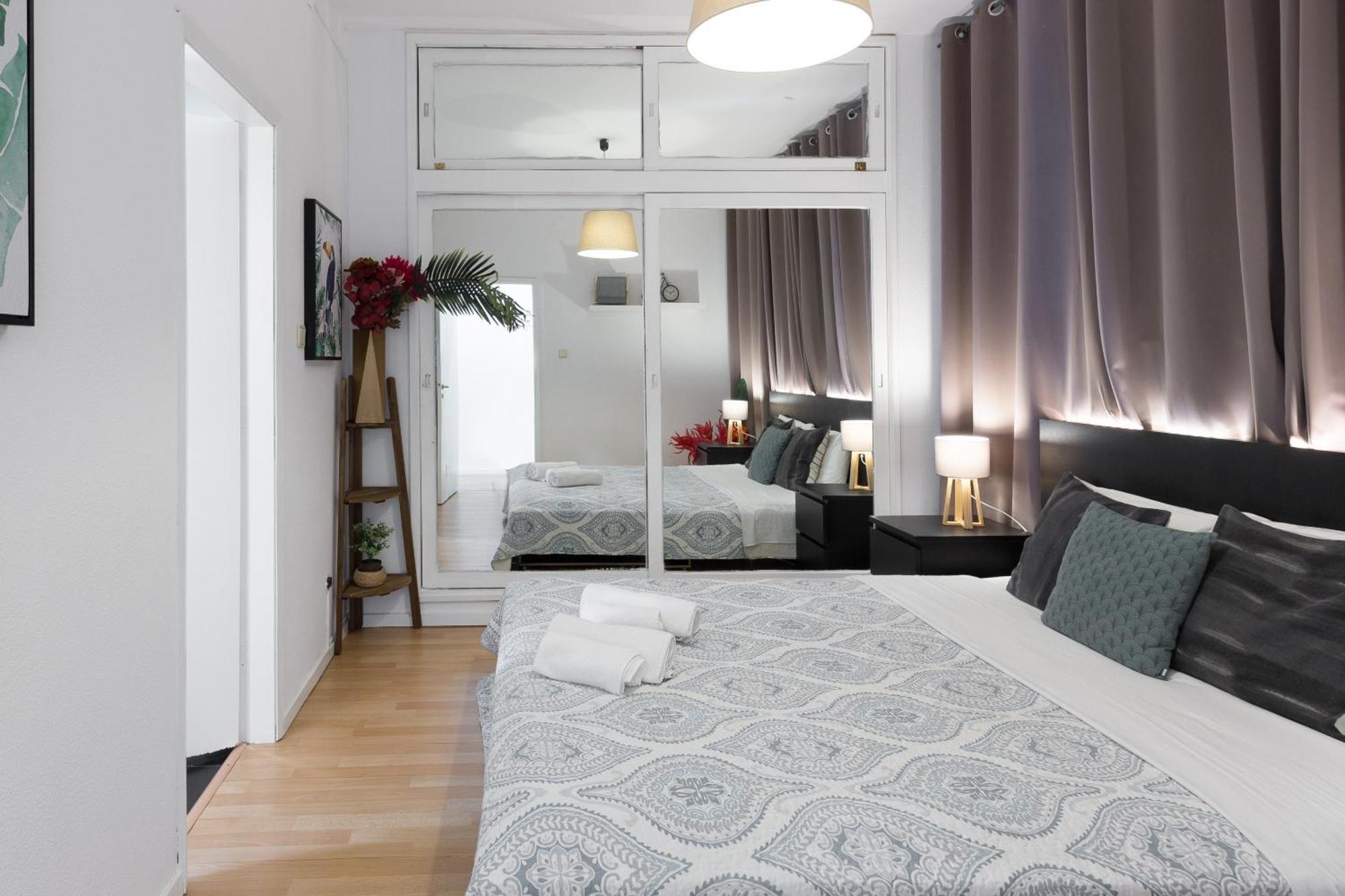 Host Wise - Large Flat W Terrace - Ace Location At Aliados Daire Porto Oda fotoğraf
