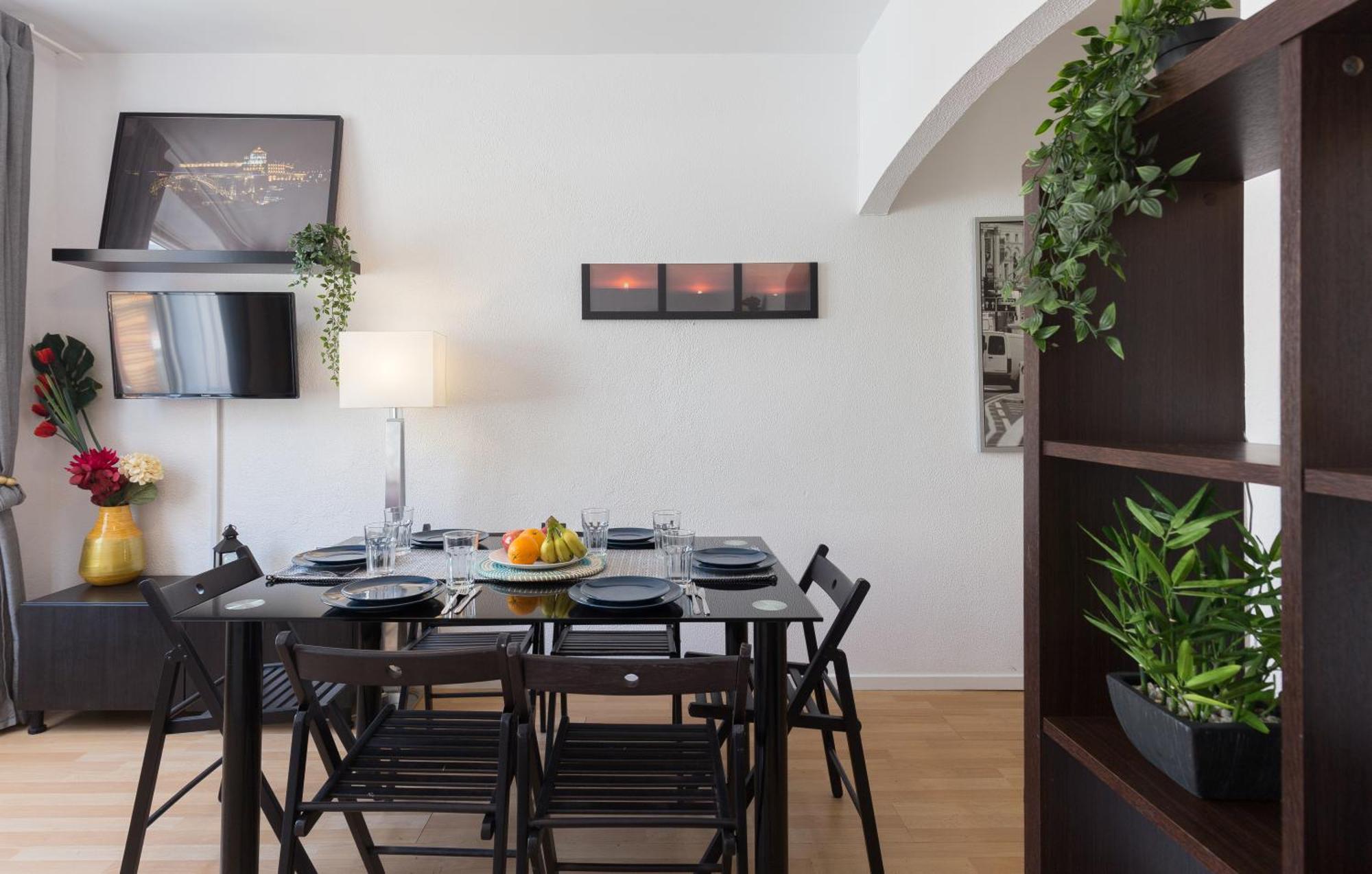 Host Wise - Large Flat W Terrace - Ace Location At Aliados Daire Porto Oda fotoğraf
