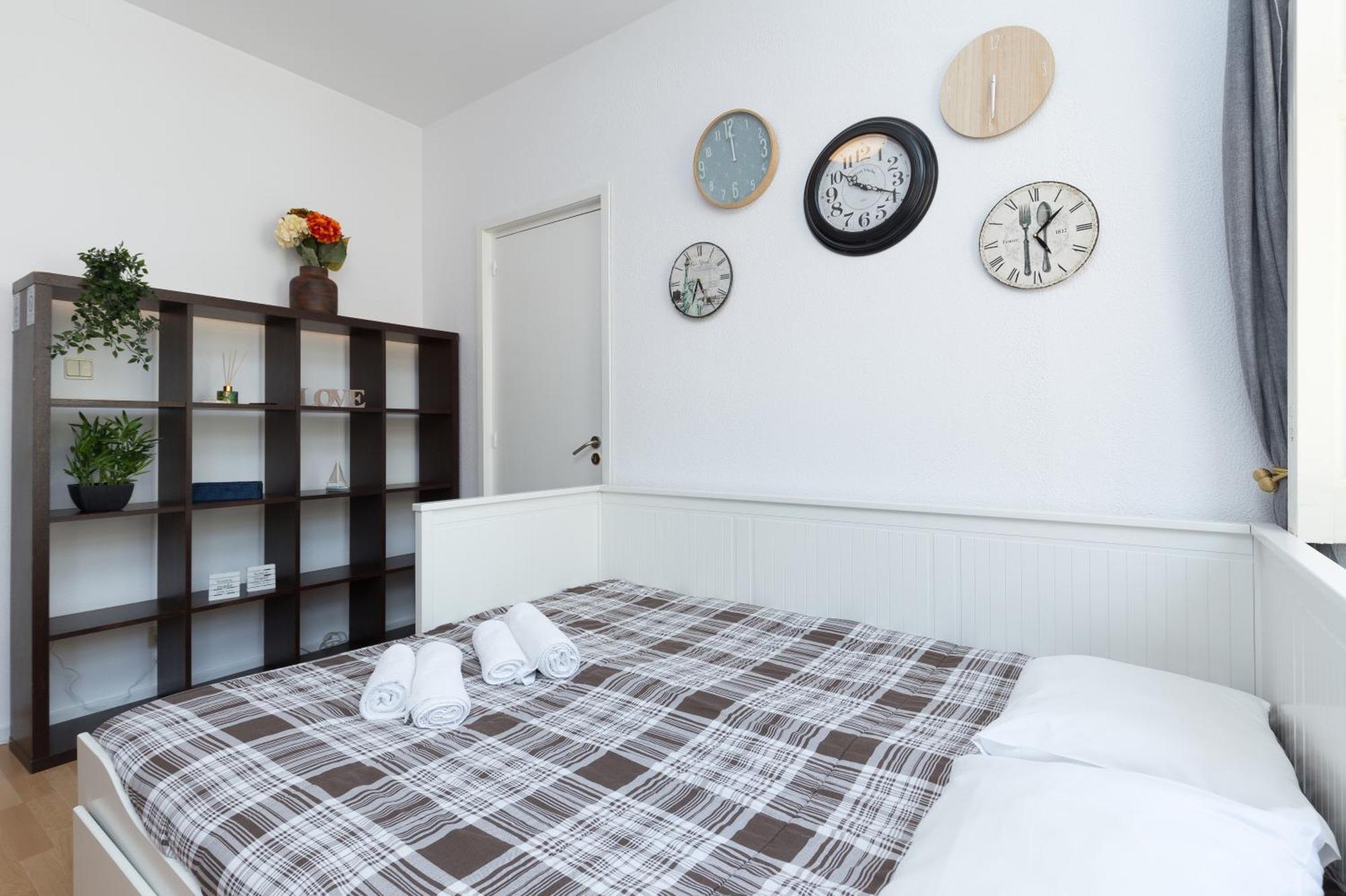 Host Wise - Large Flat W Terrace - Ace Location At Aliados Daire Porto Oda fotoğraf